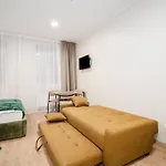 Airport-bus - 13 North - Family 10 Apartman