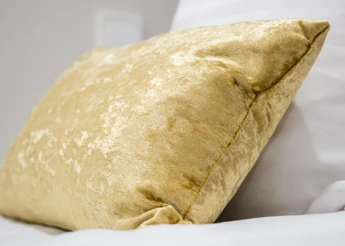 Airport-bus - 13 North - Family 10