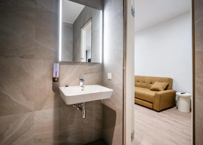 Airport-bus - 13 North - Family 10 塔林