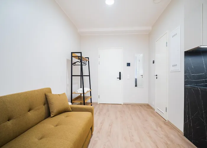 Airport-bus - 13 North - Family 10 塔林