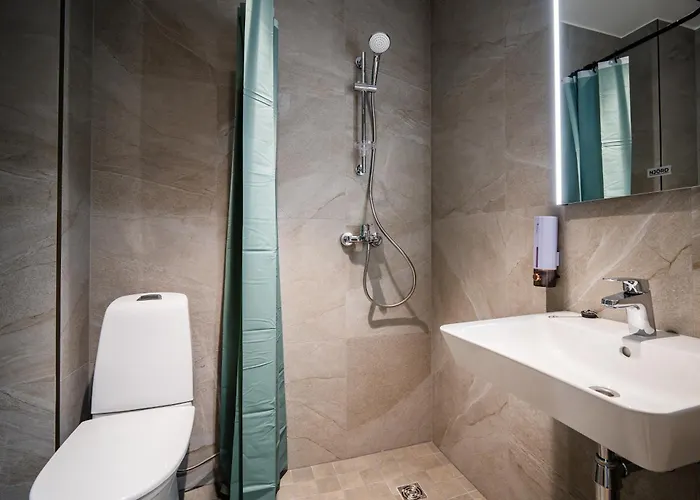 Airport-bus - 13 North - Family 10 * Reval