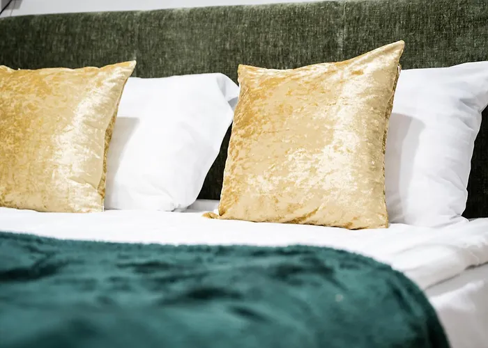 Airport-bus - 13 North - Family 10 Reval